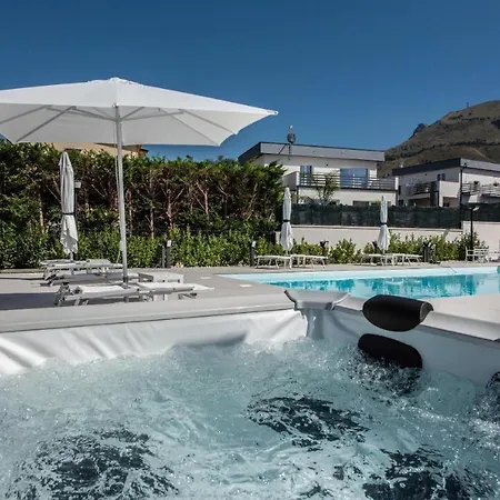 Carola Sicilia Con Piscina Privata E Vasca Idromassaggio A 5 Minuti Dal Mare Διαμέρισμα *